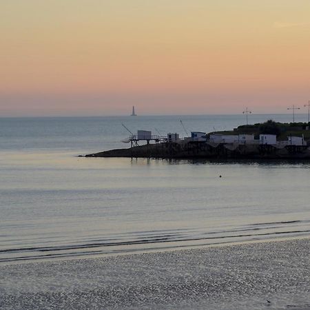 Cerise Royan - Le Grand Hotel De La Plage Luaran gambar