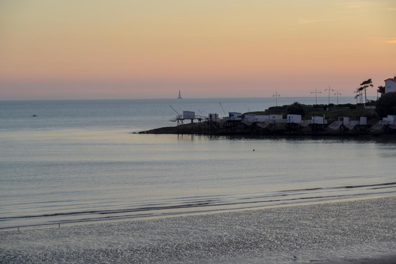 Cerise Royan - Le Grand Hotel De La Plage Luaran gambar