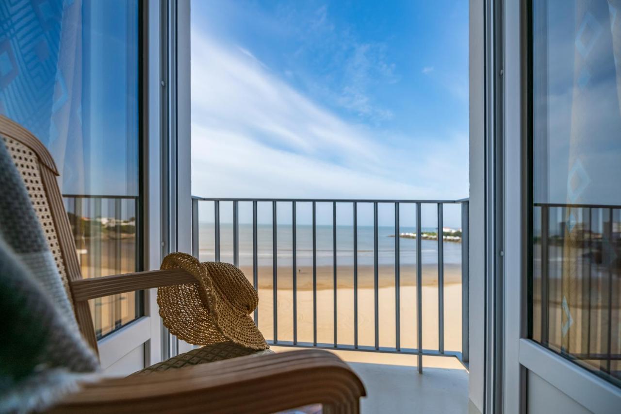 Cerise Royan - Le Grand Hotel De La Plage Luaran gambar
