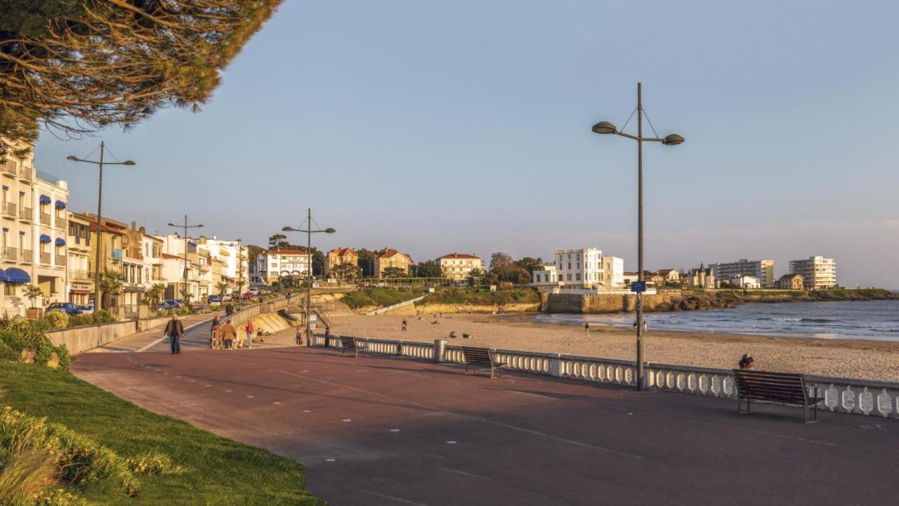 Cerise Royan - Le Grand Hotel De La Plage Luaran gambar