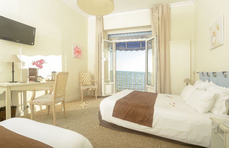 Cerise Royan - Le Grand Hotel De La Plage Luaran gambar