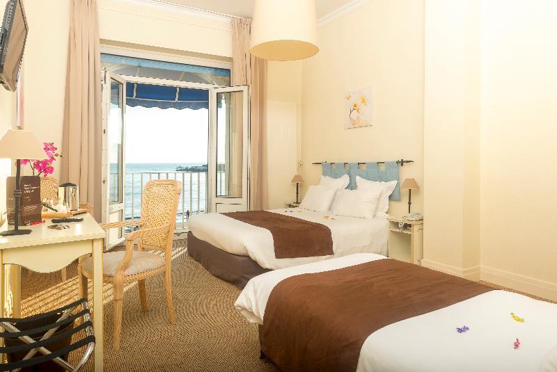 Cerise Royan - Le Grand Hotel De La Plage Luaran gambar