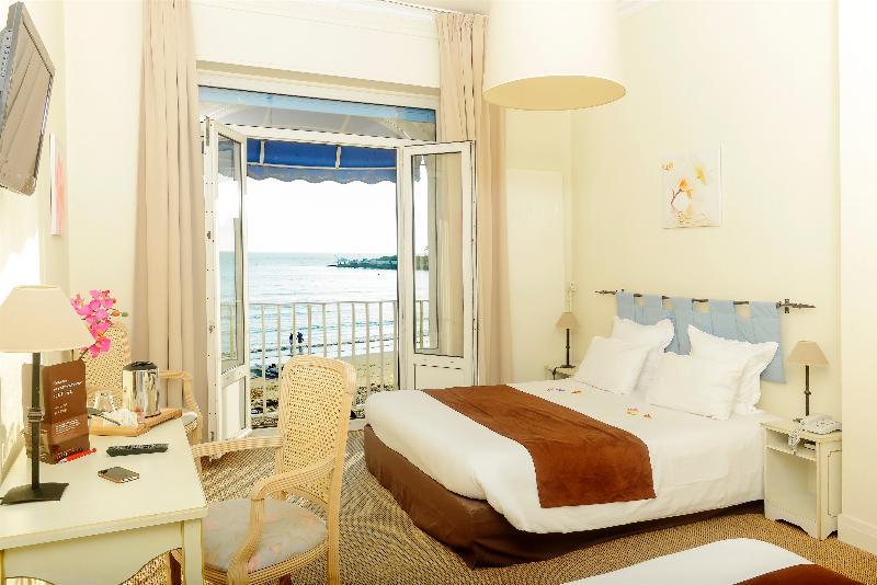 Cerise Royan - Le Grand Hotel De La Plage Luaran gambar